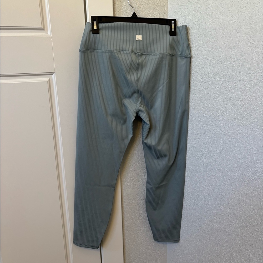 NWOT! ✨Vuori Inversion Rib Legging ✨. Size X-Large. Color Mist. - Picture 9 of 13